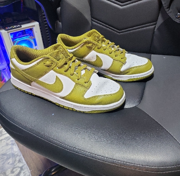 Nike Olive and White Low-Top Sneakers - Picture 4 of 6